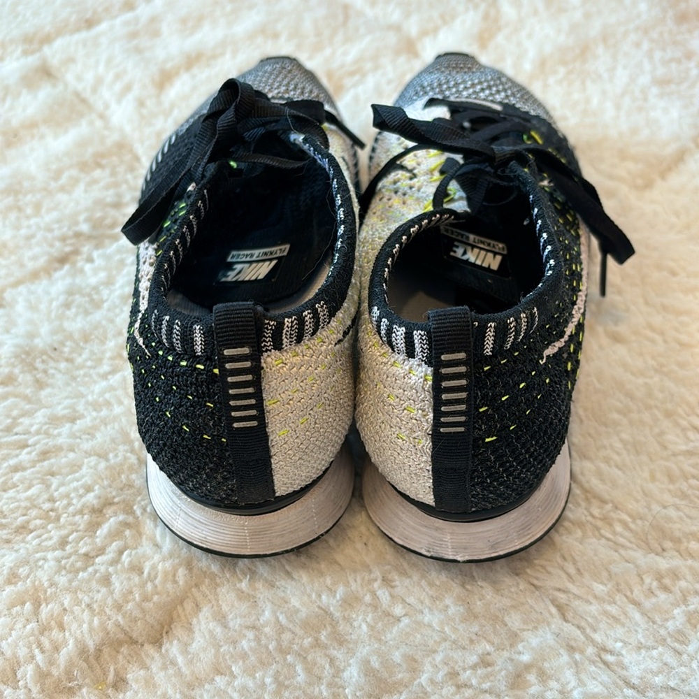 Nike Flyknit Racer - Picture 5 of 7
